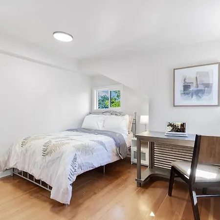 Queen Anne Charm Near Tech Hubs & Entertainment